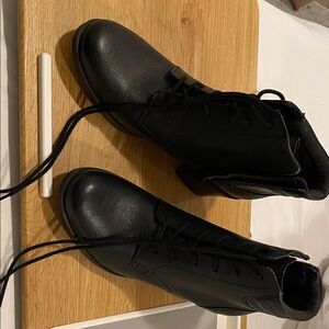 Clark’s pebbled leather Black Lace-Up Ankle Boots